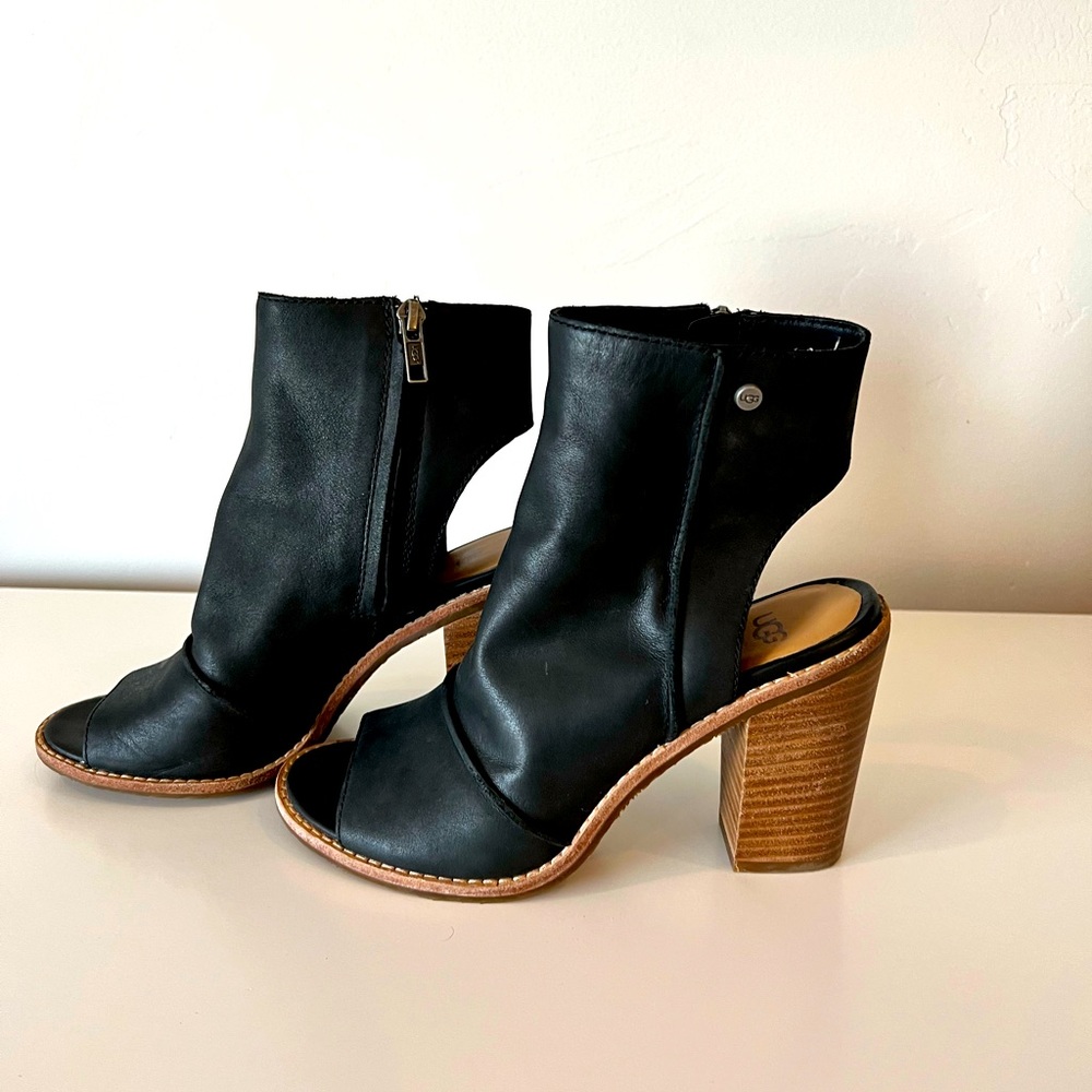 Ugh open toe ankle boot. Black. Size 7